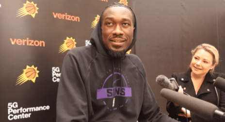 马克-威廉姆斯谈生辰: 球队为我准备了饼干、蛋糕和一些甜点