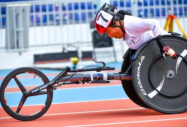 杨学花: 轮椅上逐梦, 赛场上夺金