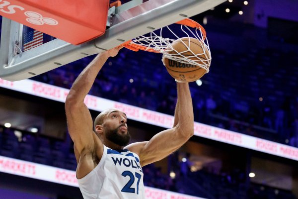 麦丹: 戈贝尔是极具威慑力的留意大闸 他在场对球队是庞杂的助力