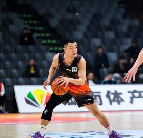 山东男篮险胜全华班四川获得丑陋的收效，看邱彪握教真实一种可怜