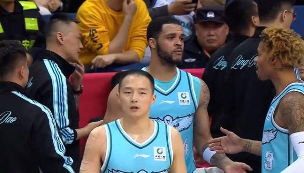 太夸张了！他打了25分钟，轰56分6板6助，成新赛季第一东说念主，挡不住