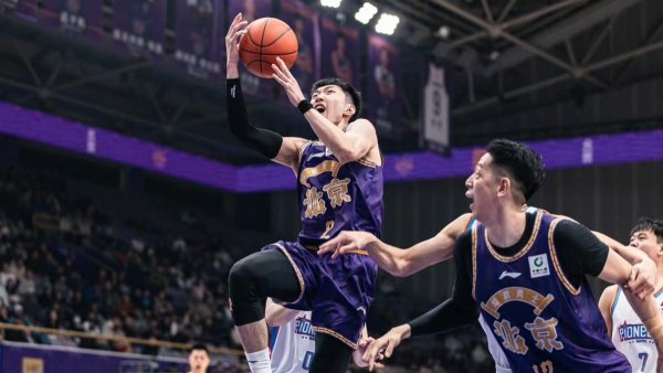 5东谈主爆砍97分，新疆打崩北控！阿不都17+7梦回巅峰 沈梓捷受伤离场