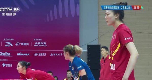 外助双核碾压全华班江苏女排3-0落败谁背锅真相在那里