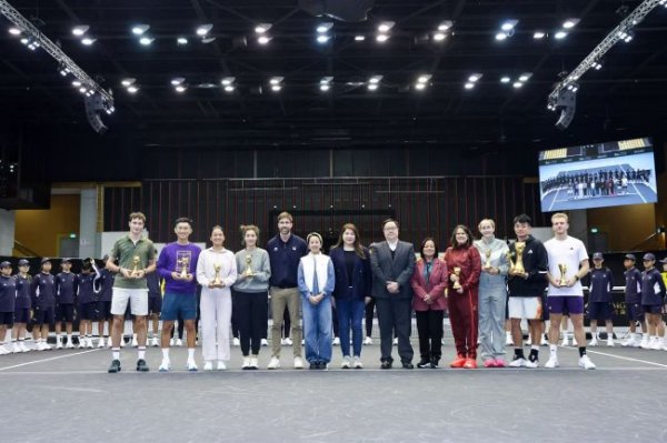 2025好意思高梅澳门网球名东说念主赛完结 吴易昺安德列娃队夺冠