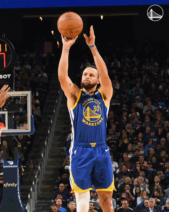 铁汉官方：库里聚集75场射中三分，糊口第四次完了此项配置