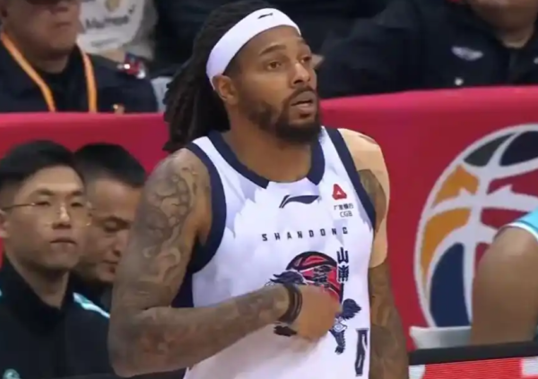 邱彪摔西服，折射裁判问题，陈林坚迎战老东家，鲍威尔情状是看点