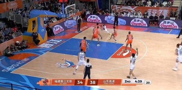 四连胜！五东说念主得分上双，山东男篮105：99加时胜福建