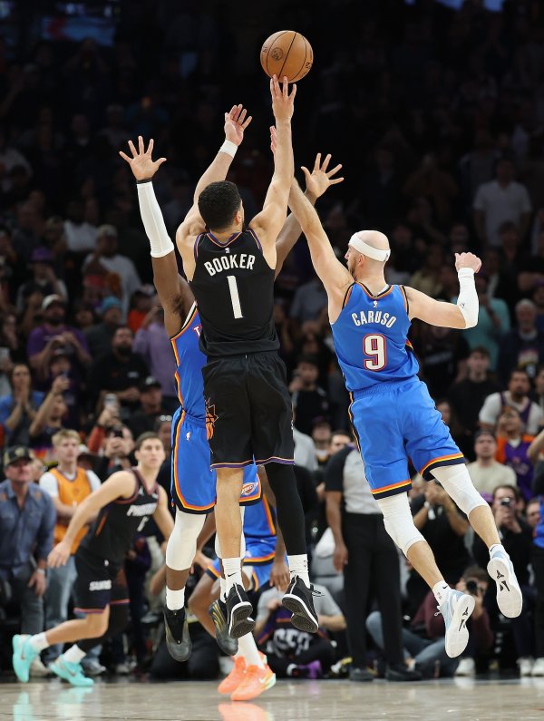 奥特：终末一攻便是把球交给布克 其他东谈主出动站位 就这样通俗