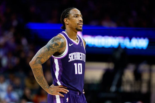 又千里寂了！德罗赞11中4仅拿11分4板3助1断 正负值-22