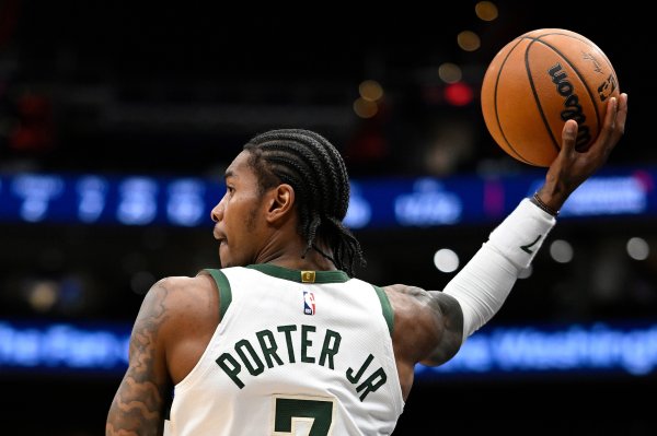 字母哥最可靠帮忙！小波特15中8拿到25分4板10助2断 小节独得10分