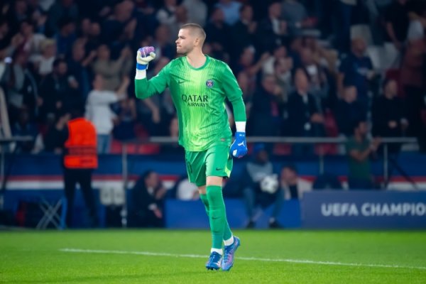 队报：舍瓦利耶当今仍是巴黎一门，恩里克从未罢手对他的信任