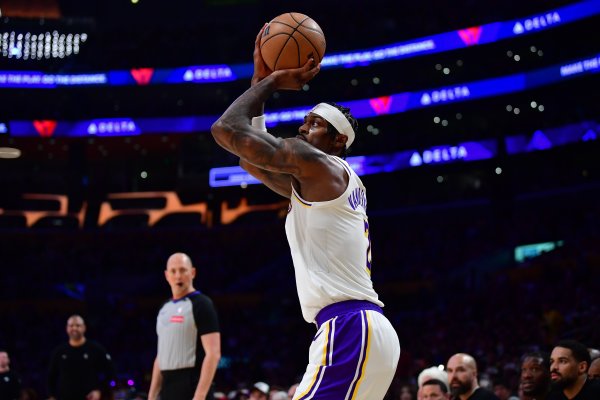 底角三分很要害！范德比尔特5中2得5分3板1助1断1帽 三分3中1