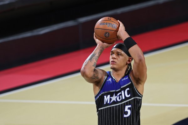 要有球在手！班凯罗半场11中6拿到15分7板 三分2中2