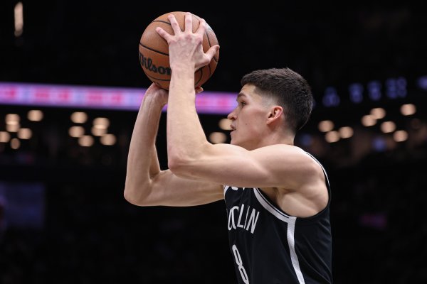 外线有谱！8号秀杰明半场三分6中4拿到12分 正负值+9