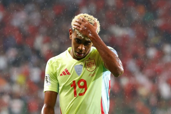 世体：亚马尔未插足周二施行，西超杯半决赛瞻望替补待命